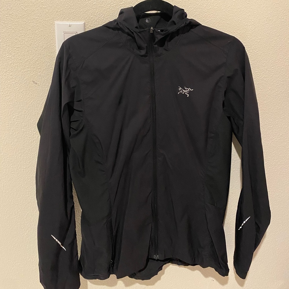 Arc’teryx Cita hoody windbreaker.  Worn less than 5 times! In perfect condition.